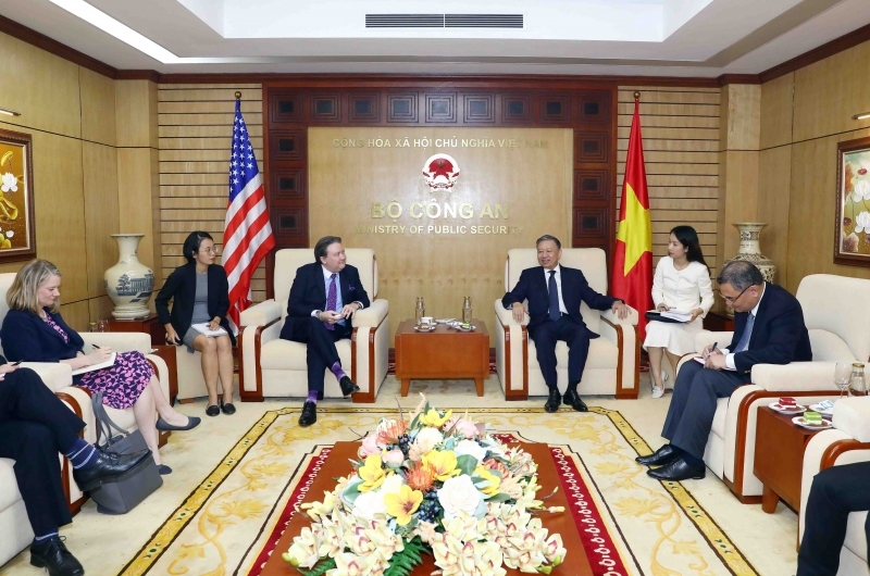 Bộ trưởng Bộ Công an Tô Lâm tiếp Đại sứ Hòa Kỳ tại Việt Nam Marc Knapper