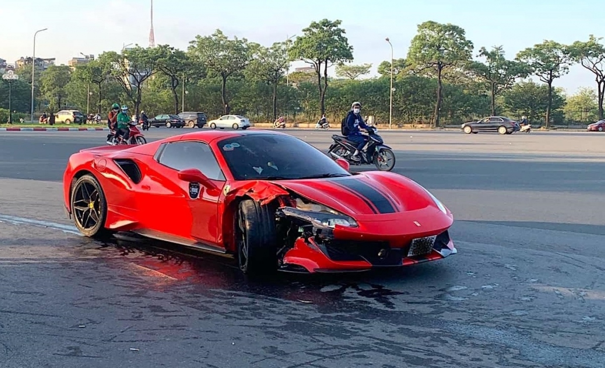 Công an thông tin về vụ ô tô Ferrari đâm xe máy làm 1 người tử vong