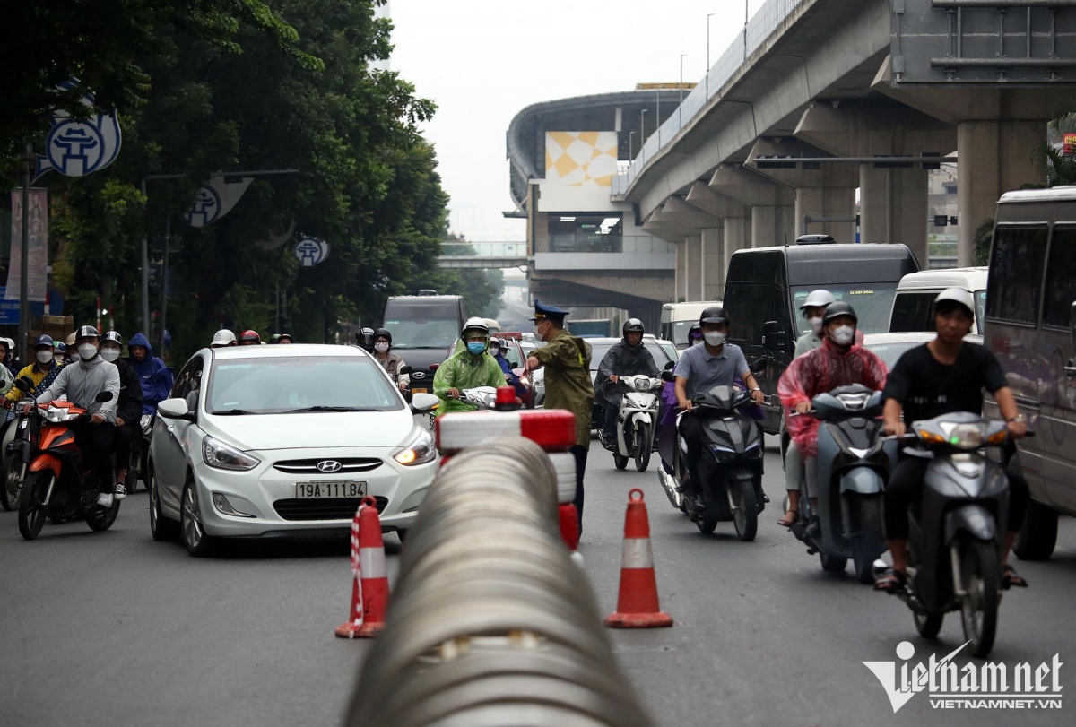 8 "lô cốt" trên đường Nguyễn Trãi: Sở GTVT tính chỉnh phương án tách làn ô tô, xe máy