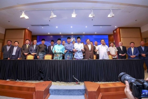 Liên minh cầm quyền tại Malaysia ký Biên bản ghi nhớ ủng hộ Chính phủ đoàn kết