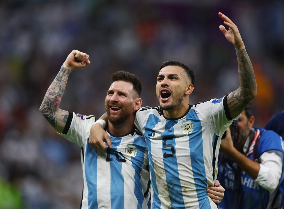 Messi kiến tạo và ghi bàn, Argentina loại Hà Lan ở loạt "đấu súng" định mệnh