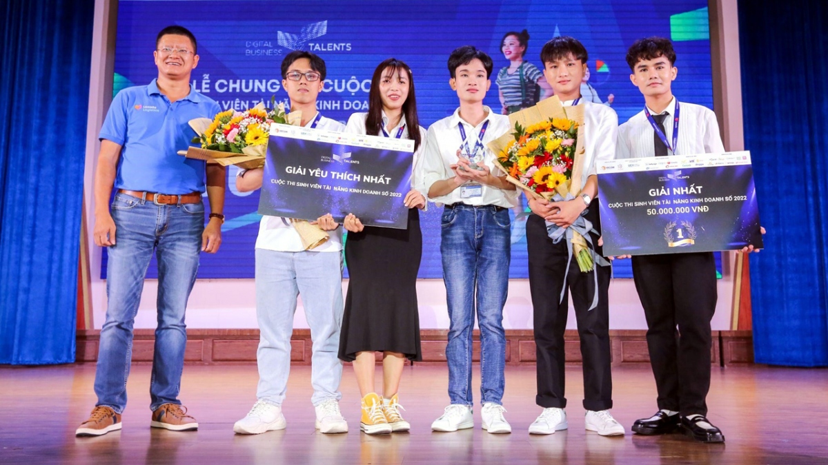 11 đội đoạt giải Cuộc thi sinh viên tài năng kinh doanh số 2022