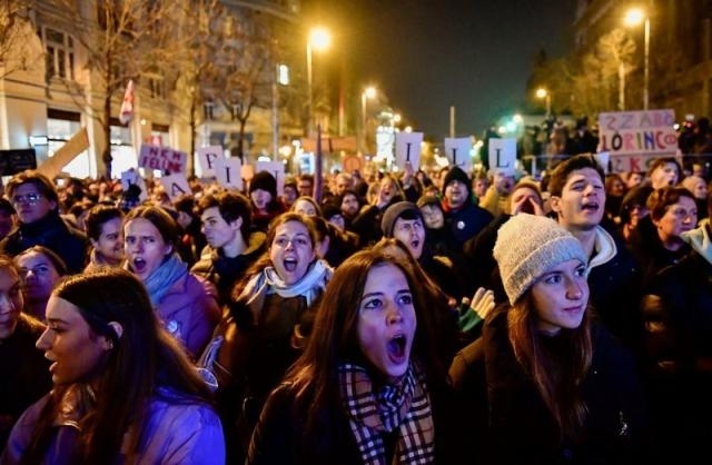 Hàng ngàn sinh viên Hungary biểu tình phản đối việc giáo viên bị sa thải