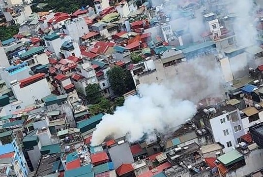 Đun bếp củi nấu ăn cho "thú cưng" gây cháy nhà ở Vũ Trọng Phụng (Hà Nội)