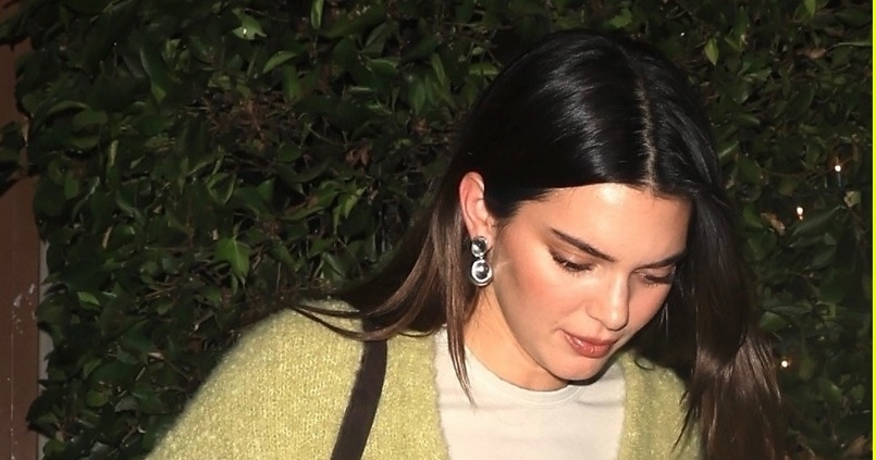 Kendall Jenner cô đơn đi ăn tối một mình sau khi chia tay bạn trai