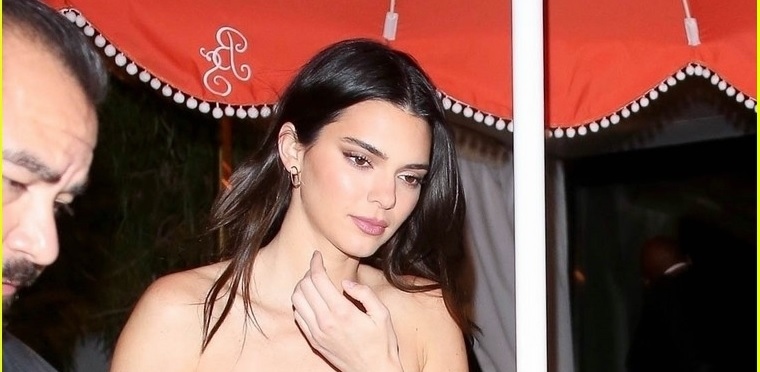 Kendall Jenner gợi cảm đi dự tiệc sau khi chia tay bạn trai cầu thủ