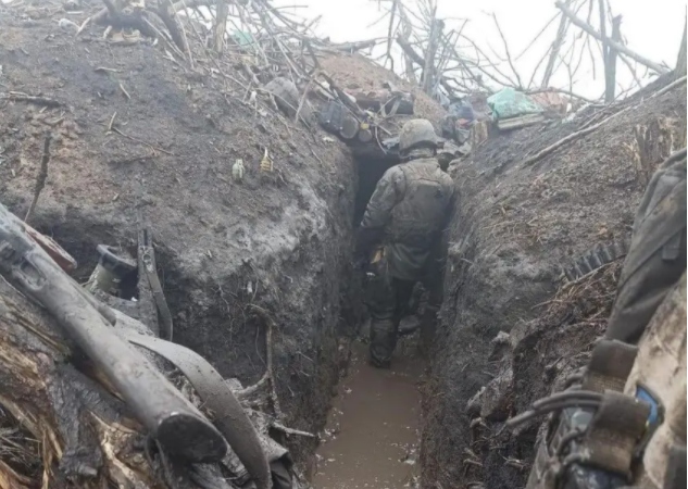 "Đột nhập" chiến hào của các binh sỹ Ukraine tại mặt trận Donbass