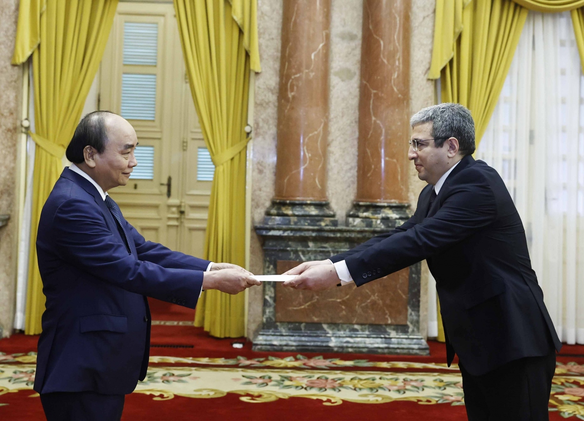 Chủ tịch nước Nguyễn Xuân Phúc tiếp các Đại sứ Azerbaijan và Brunei trình Quốc thư