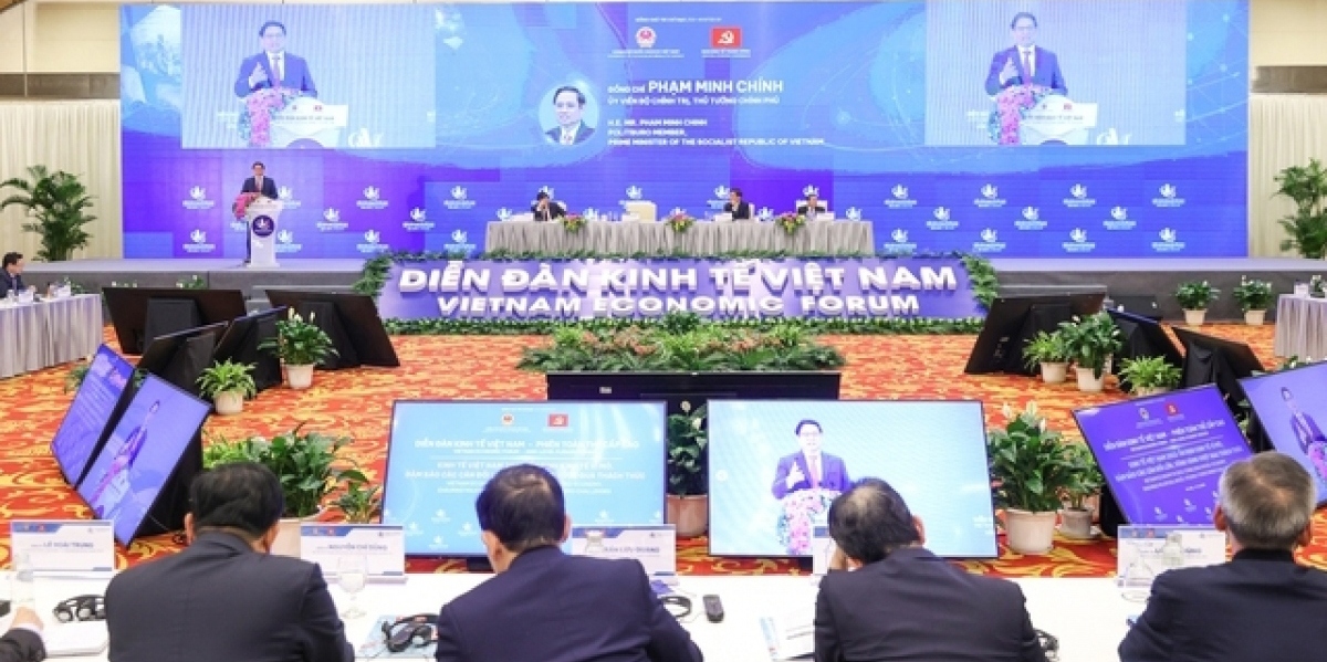Thủ tướng Phạm Minh Chính chủ trì phiên toàn thể Diễn đàn Kinh tế Việt Nam lần 5