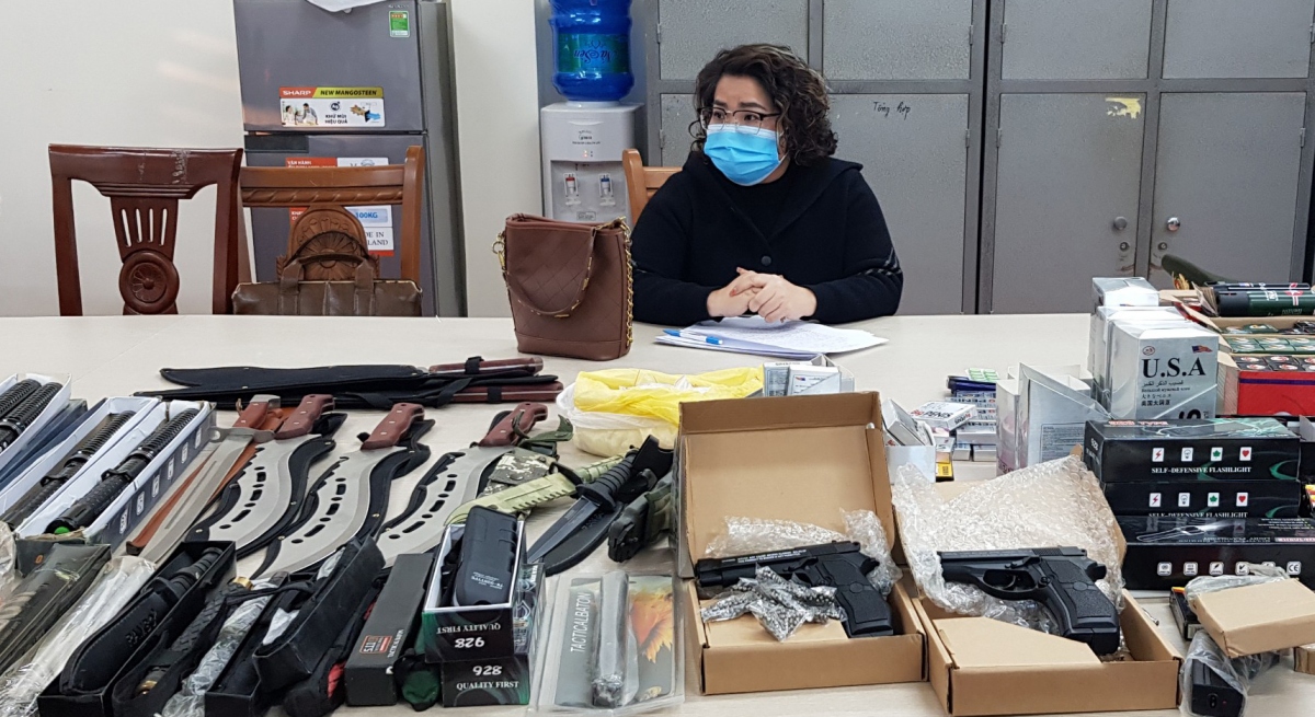 Nóng 24h: Phát hiện kho vũ khí trong nhà tiểu thương chợ Đông Kinh