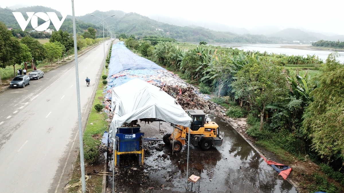 Hòa Bình cam kết sớm xử lý “bãi rác” tạm trên đường Trương Hán Siêu