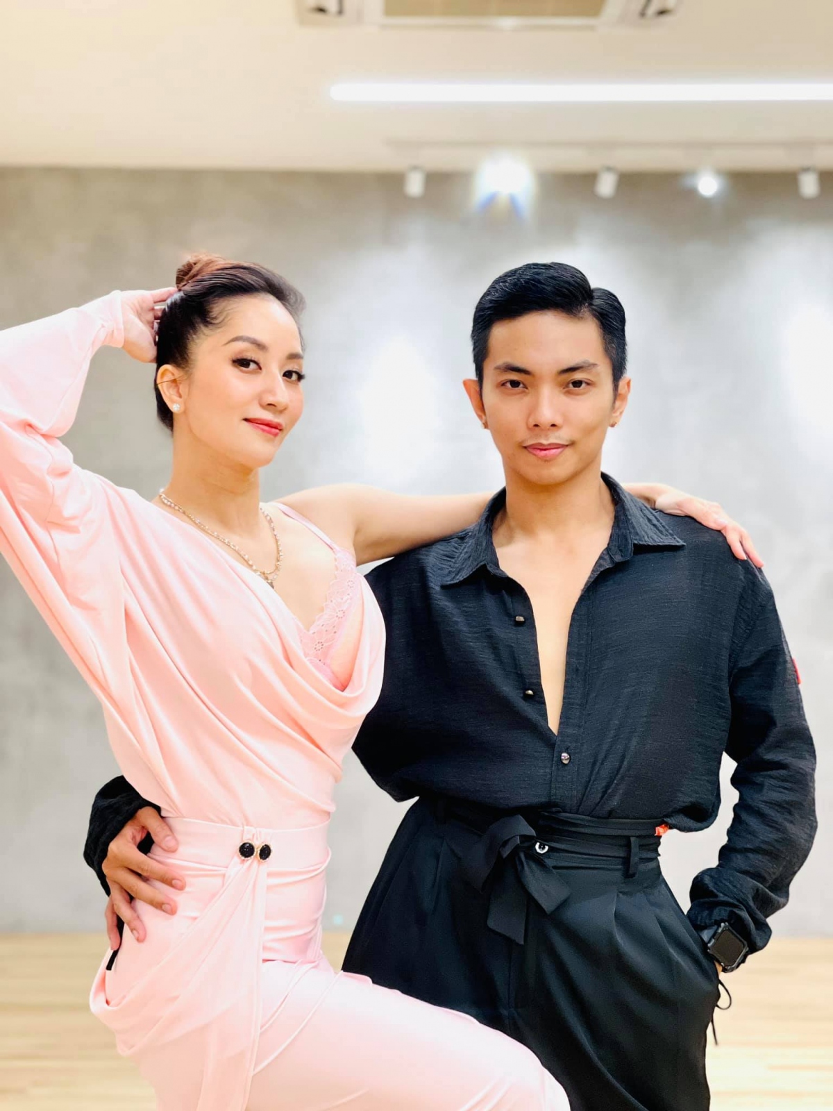 Những cặp tình "chị-em" viên mãn của showbiz Việt