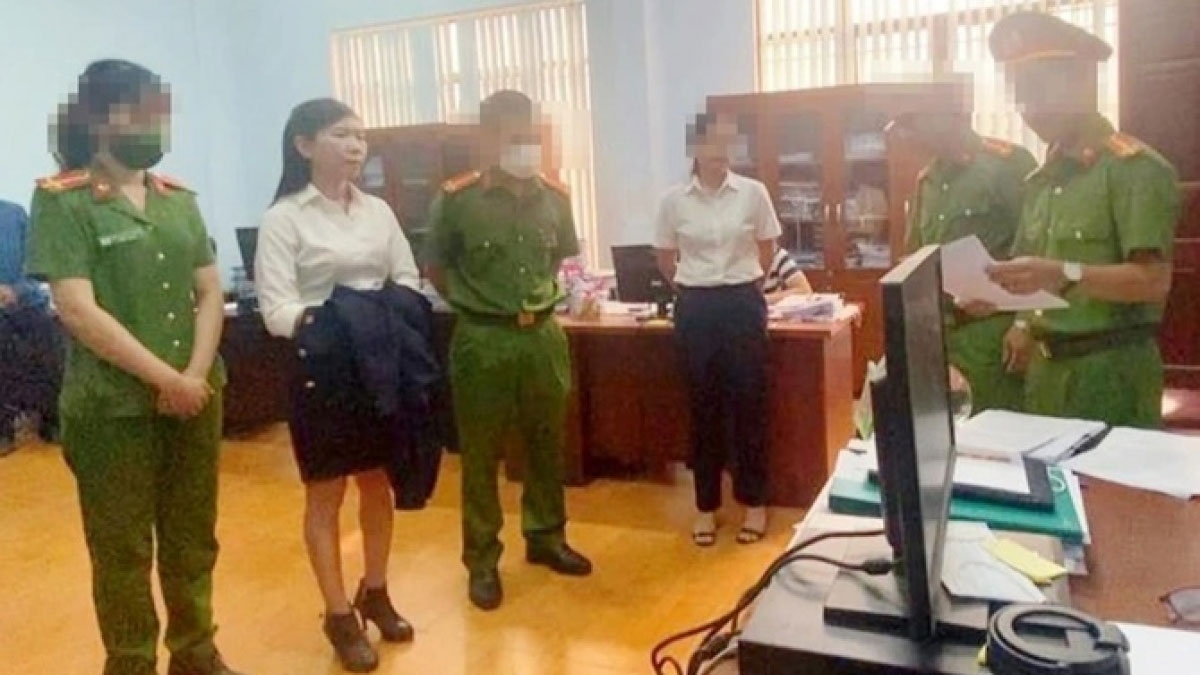 Nóng 24h: Một cán bộ thuế ở Kon Tum bị bắt vì nhận hối lộ