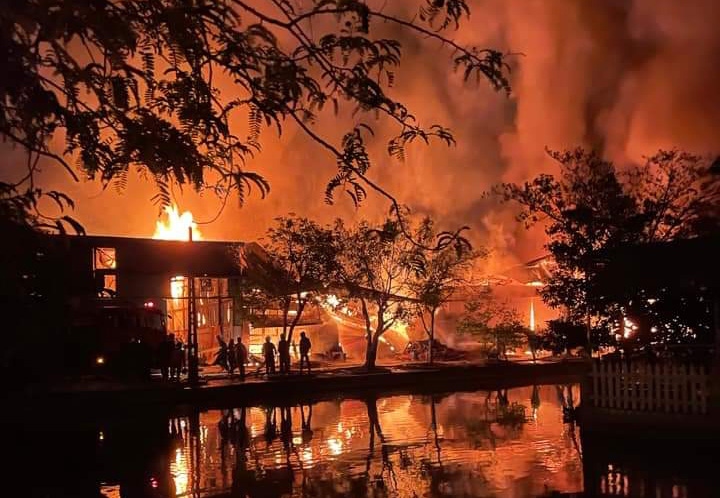 Cháy lớn trong đêm tại khu nhà xưởng cho thuê ở Hải Phòng