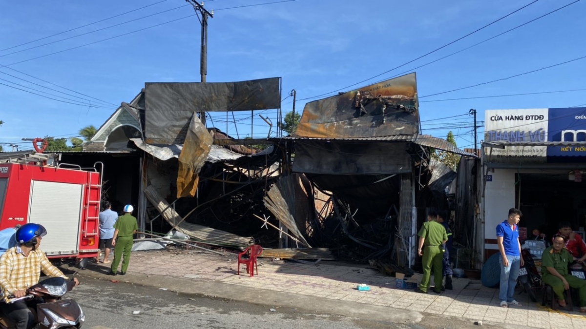 Cháy cửa hàng điện gia dụng khiến 2 cháu bé tử vong
