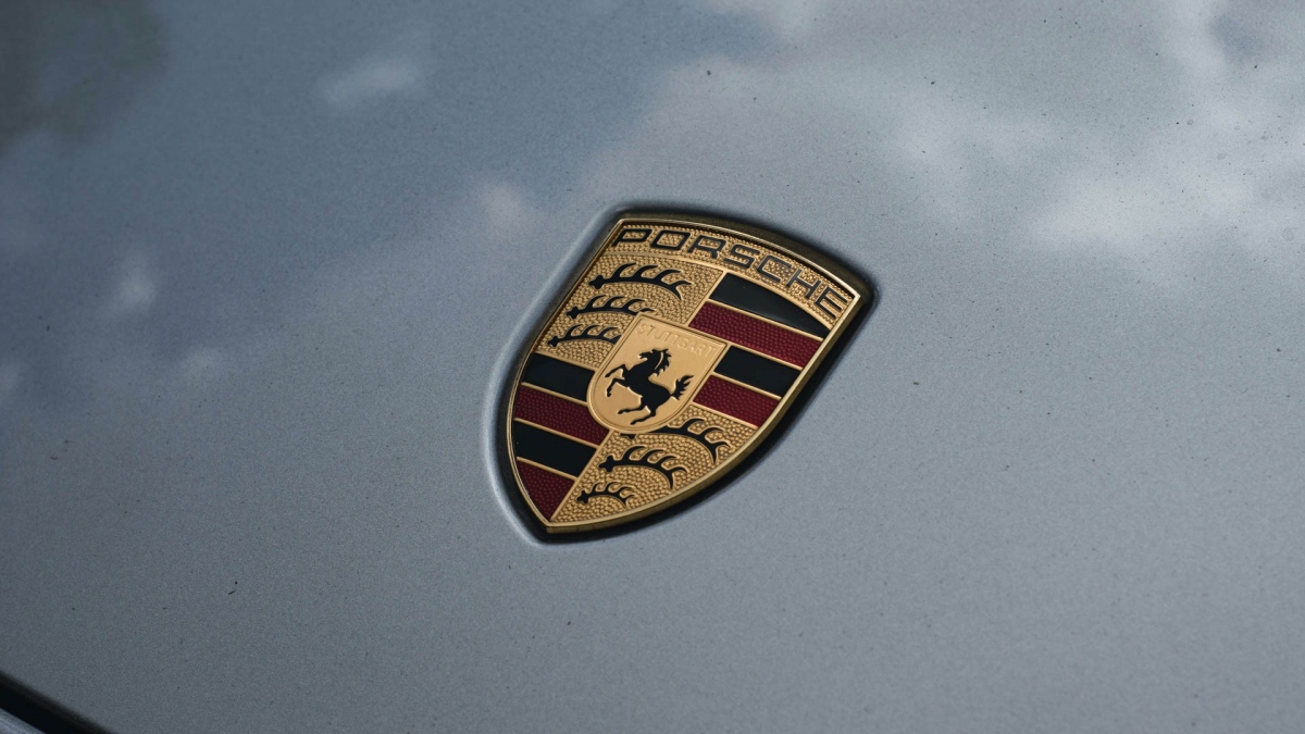 Porsche trở thành hãng xe không đáng tin cậy nhất