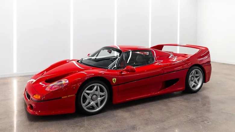 Chiêm ngưỡng siêu xe Ferrari F50 35 năm tuổi vẫn đẹp như mới