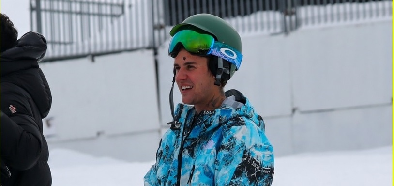Justin Bieber hào hứng đi trượt tuyết trong ngày đầu năm mới