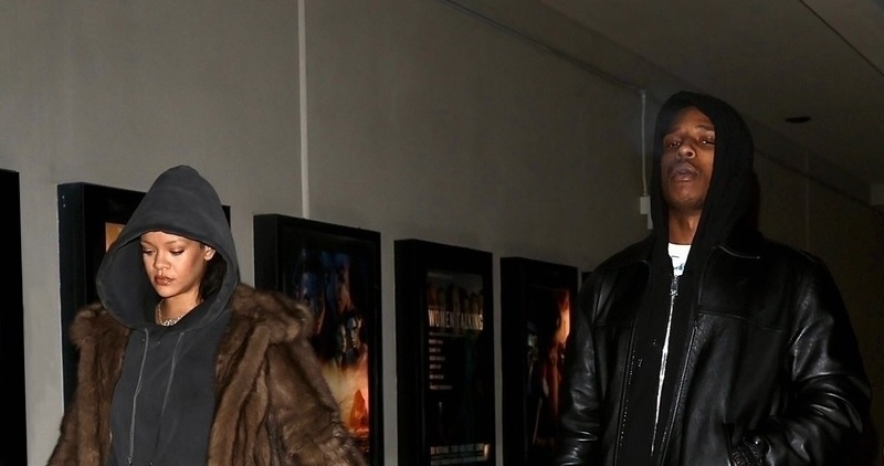 Rihanna và bạn trai rapper "trốn con" đi xem phim lúc tối muộn