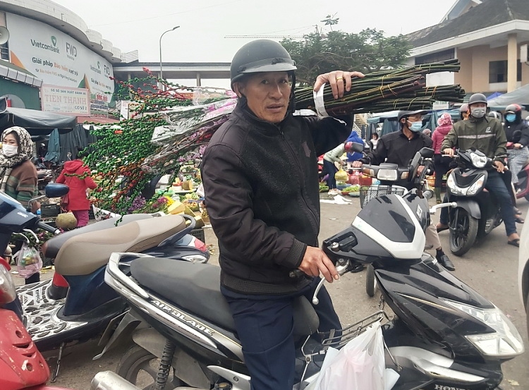 Chợ 30 Tết ở Quảng Bình: Sức mua tăng cao, giá tăng nhẹ