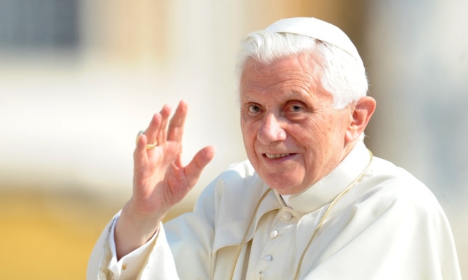 Hàng vạn người đến viếng cựu Giáo hoàng Benedict XVI ở Vatican