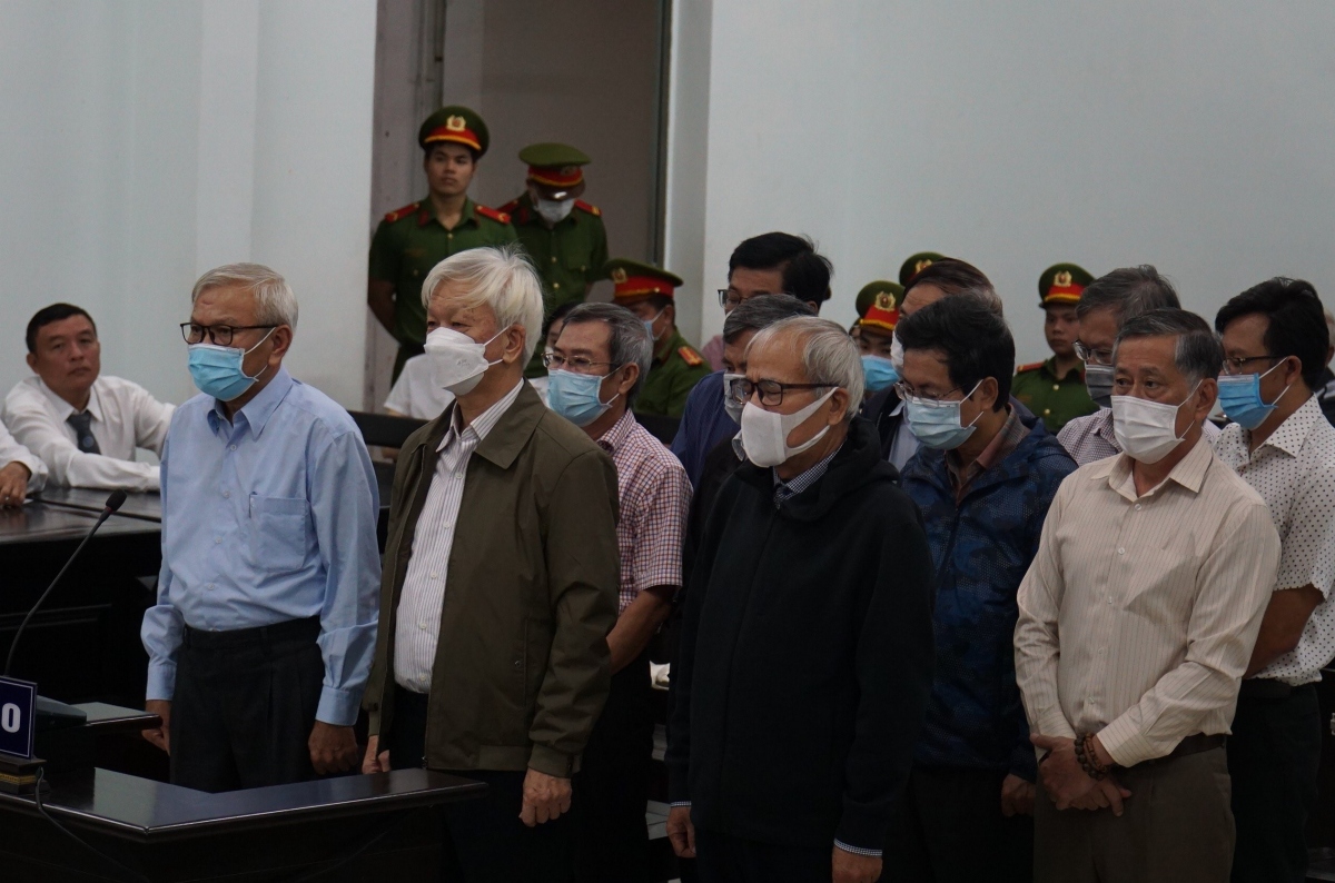 Bán rẻ “đất vàng”, 2 cựu Chủ tịch UBND tỉnh Khánh Hòa nhận tổng cộng 12 năm tù