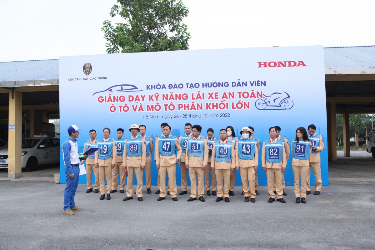 Honda Việt Nam tập huấn lái xe an toàn cho hướng dẫn viên Cục CSGT