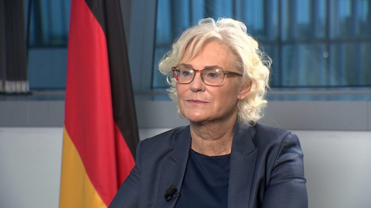 Bộ trưởng Quốc phòng Đức từ chức trước áp lực của cuộc xung đột tại Ukraine