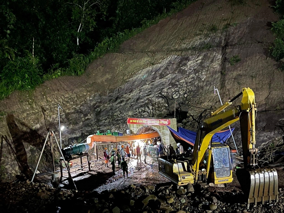 Công nhân bị đá rơi vào đầu tử vong trong hầm thủy điện ở Điện Biên