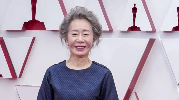 Youn Yuh-jung về "chung nhà" với Tom Hanks, Zendaya
