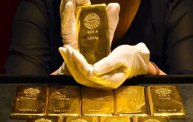 Giá vàng hôm nay 1/5: Vàng thế giới giảm mạnh, mất ngưỡng kháng cự 2.300 USD/oz