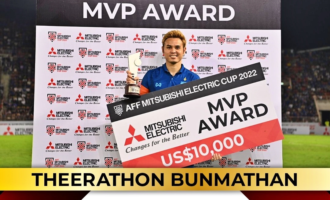 Theerathon Bunmathan ẵm giải Cầu thủ xuất sắc nhất AFF Cup 2022