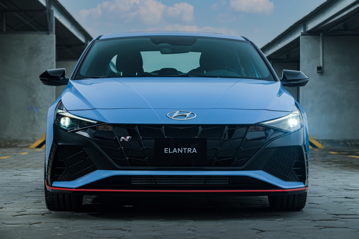 “Xe đua đường phố” Hyundai Elantra N được giới thiệu và trưng bày tại Việt Nam