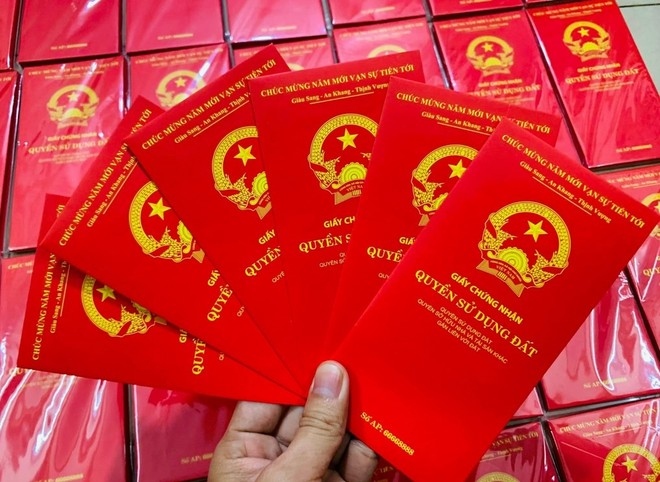 Bán phong bao lì xì in hình sổ đỏ, tiền Việt Nam có thể bị phạt nặng
