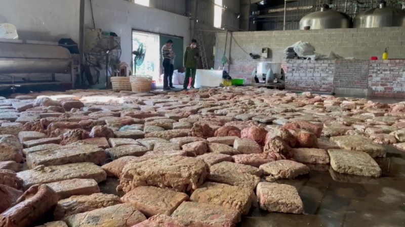 Phát hiện hàng chục tấn lòng lợn bẩn tại TP Móng Cái