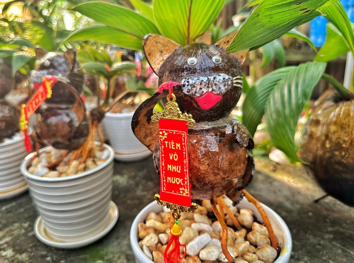 Bonsai mini hình mèo hút khách dịp Tết Quý Mão 2023