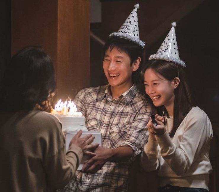 Lee Sun-kyun "Parasite" sánh vai cùng Moon Chae-won trong phim mới