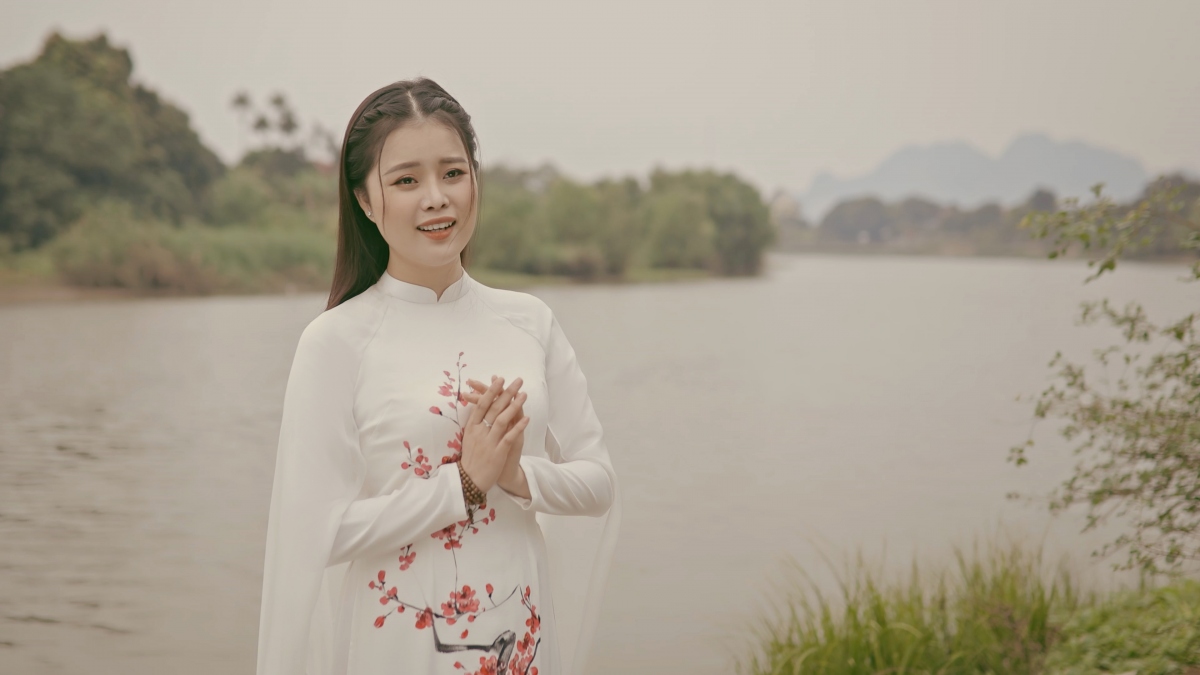 Ca sĩ Phạm Thùy Linh ra MV về nỗi nhớ quê ngày cận Tết