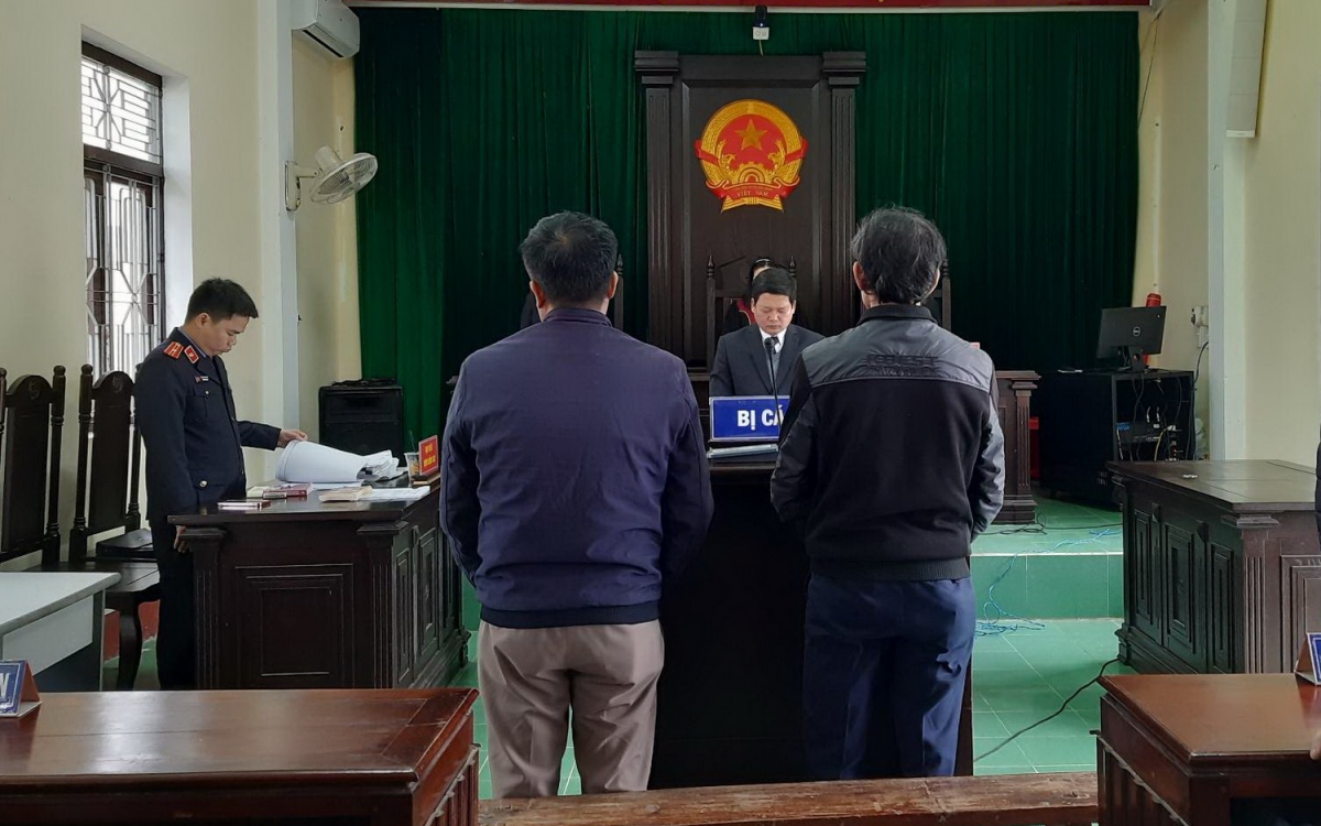 Tuyên án 2 cựu cán bộ ở Quảng Trị chiếm đoạt tiền làm sổ đỏ của dân