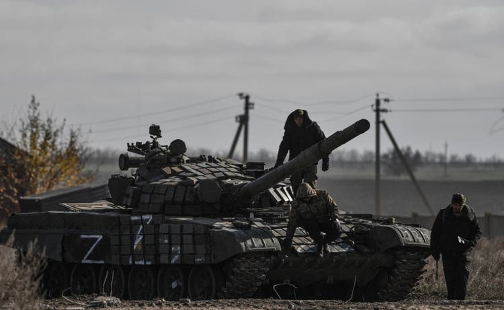 Cận cảnh xe tăng và thiết giáp di chuyển gần “chảo lửa” Bakhmut