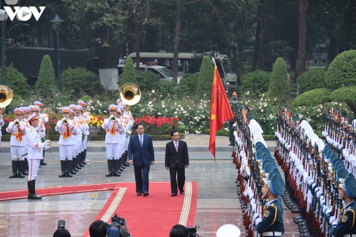 Thủ tướng thăm chính thức Lào, ký kết các hiệp ước đánh dấu quan hệ song phương