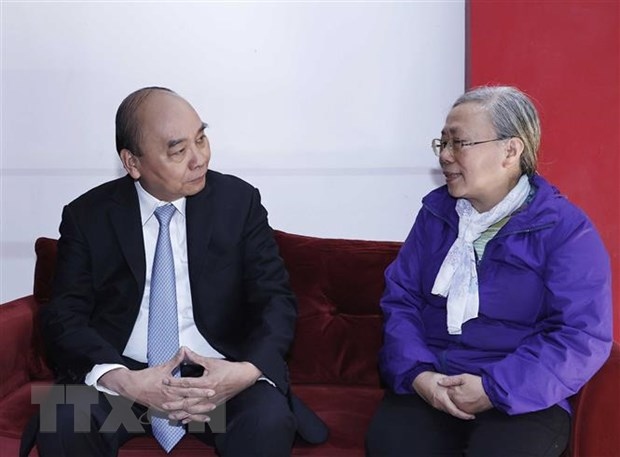 Chủ tịch nước Nguyễn Xuân Phúc thăm hỏi gia đình các cố Chủ tịch nước