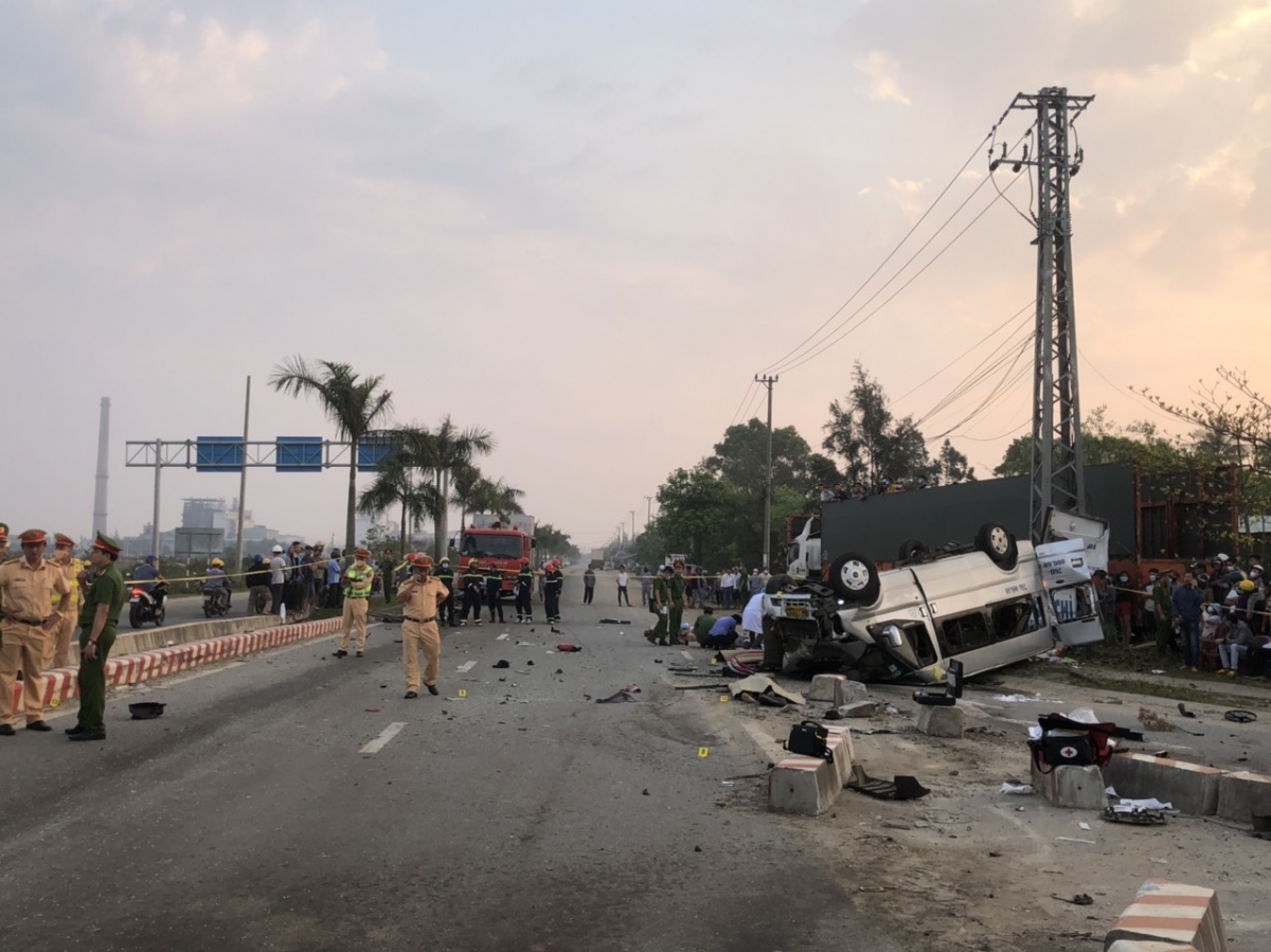 Thủ tướng yêu cầu khắc phục hậu quả vụ tai nạn nghiêm trọng tại Quảng Nam