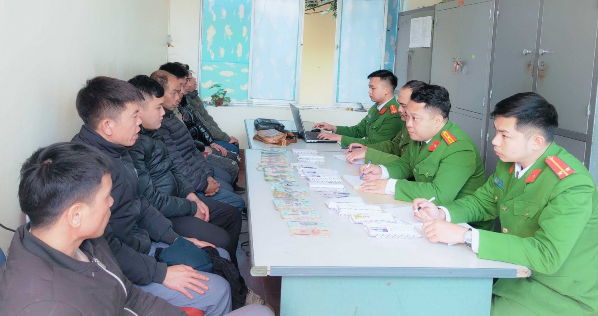 Phá sới bạc thu giữ 200 triệu đồng tại vùng cao Ba Chẽ, Quảng Ninh