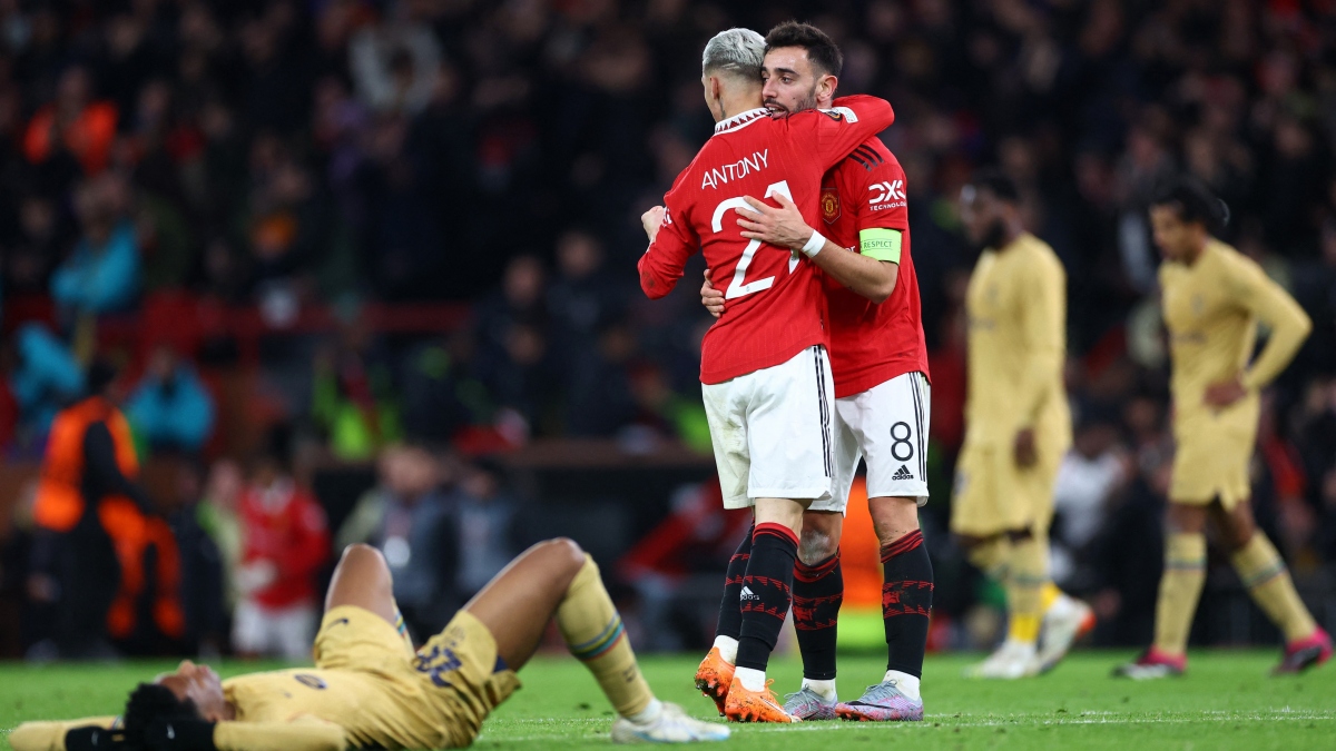 Toàn cảnh MU 2-1 Barca: ''Vũ điệu Samba'' đưa Quỷ đỏ tiến bước ở Europa League