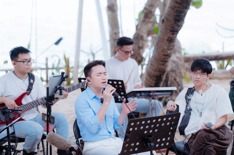 "Ba kể con nghe" xúc động qua giọng hát Phan Mạnh Quỳnh