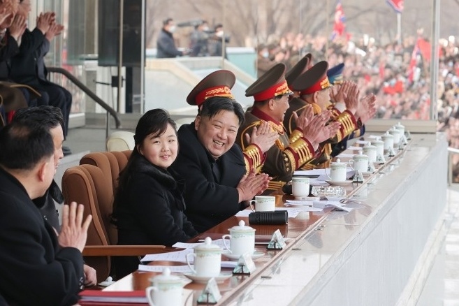 Con gái ông Kim Jong Un lần đầu cùng cha tham dự sự kiện thể thao