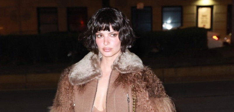 Siêu mẫu Emily Ratajkowski cắt tóc ngắn, tái xuất khác lạ trong show thời trang