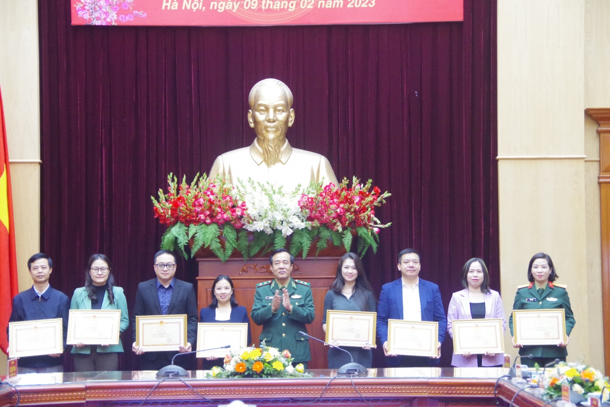 1 tập thể và 3 phóng viên VOV được tặng bằng khen của Bộ Tư lệnh Bộ đội Biên phòng