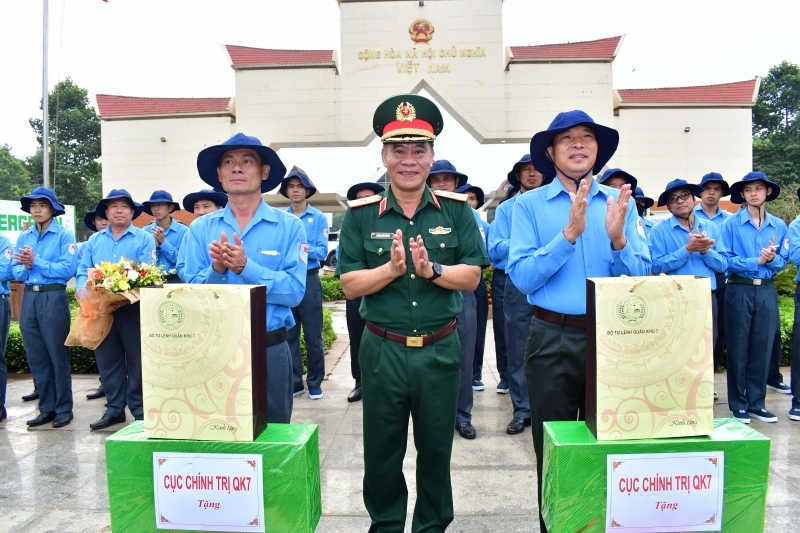 Quân khu 7 lên đường tìm kiếm hài cốt liệt sĩ tại Campuchia